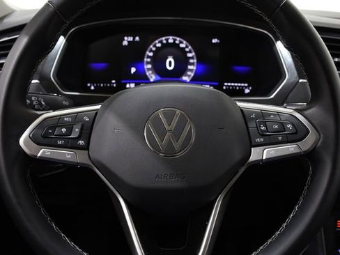 Used 2024 Volkswagen Tiguan SE image 13
