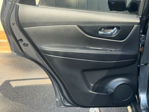Used 2018 Nissan Rogue SL w/ Premium Package FWD image 42