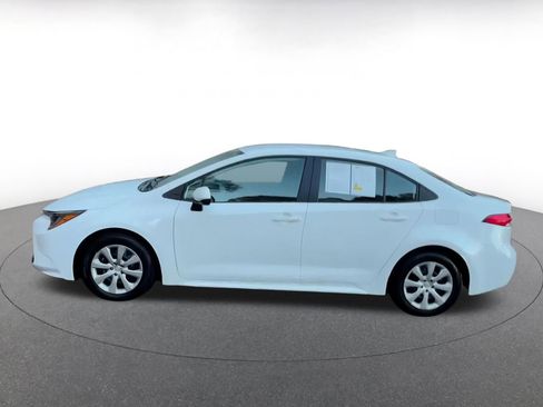 Used 2025 Toyota Corolla LE image 9