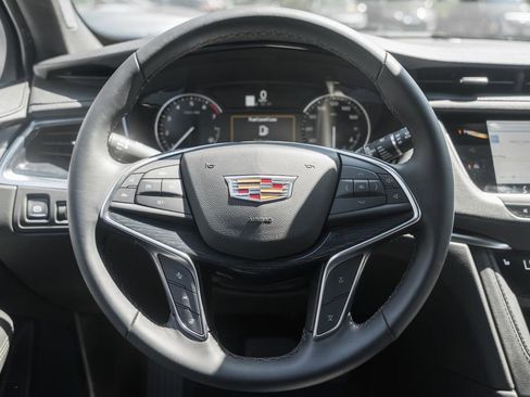 Used 2025 Cadillac XT5 Premium Luxury image 29