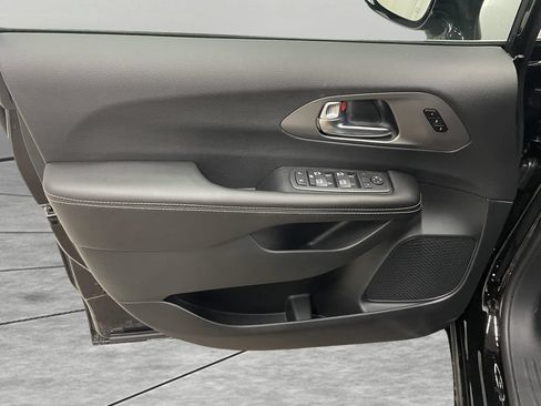 New 2027 Chrysler Pacifica Select FWD image 16