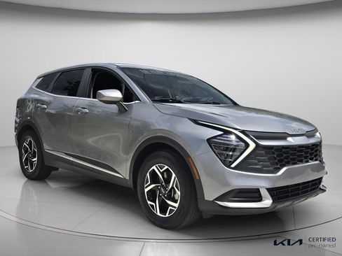 Certified 2025 Kia Sportage LX FWD image 9