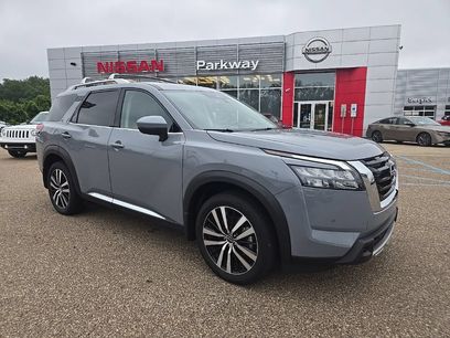 Used 2025 Nissan Pathfinder Platinum