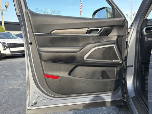 Used 2022 Kia Telluride EX w/ EX Premium Package FWD image 8