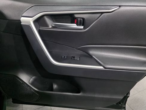 Used 2025 Toyota RAV4 XLE AWD/4WD image 13