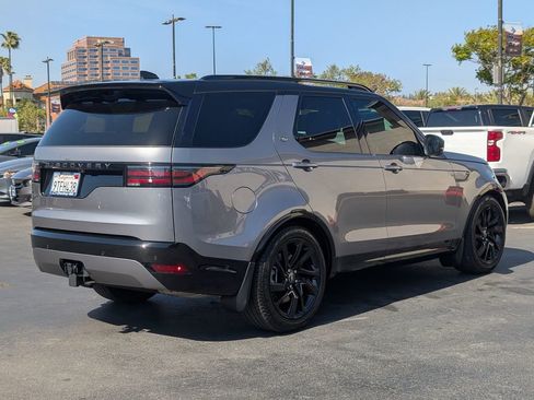 Used 2025 Land Rover Discovery Dynamic SE image 12