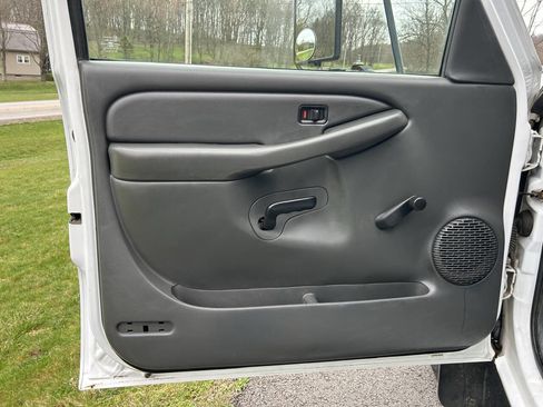 Used 2004 Chevrolet Silverado 3500 2WD Regular Cab image 45