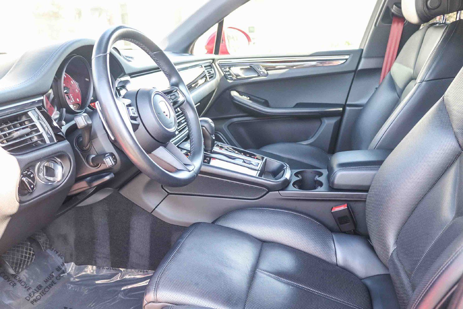 Used 2022 Porsche Macan AWD/4WD image 18