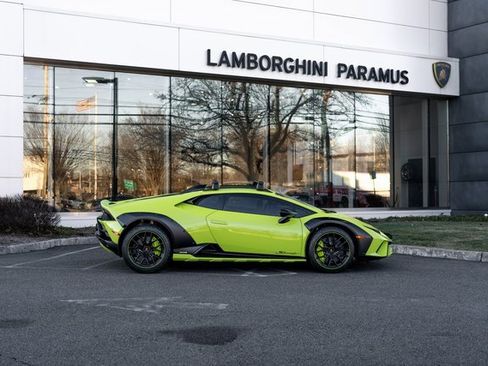 Used 2024 Lamborghini Huracan Sterrato image 16