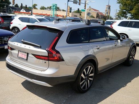 New 2026 Volvo V90 B6 Cross Country Ultra w/ Climate Package image 9