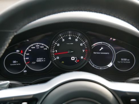 Used 2021 Porsche Cayenne image 29