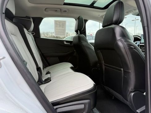 Used 2025 Ford Escape SE w/ PHEV Premium Package FWD image 10