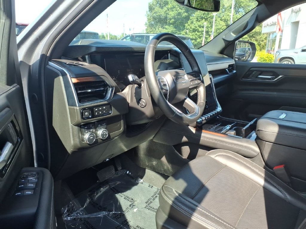 Used 2025 GMC Yukon Denali AWD/4WD image 6