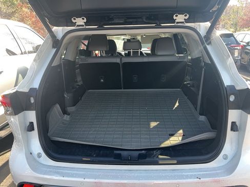 Used 2021 Toyota Highlander Limited image 6