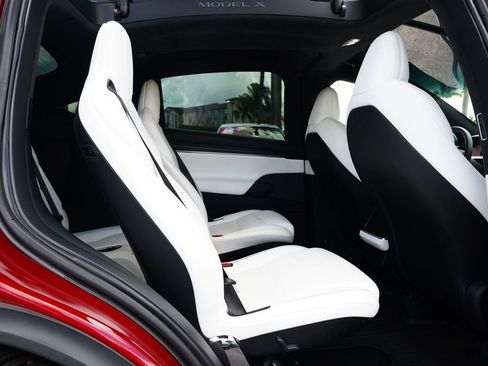 Used 2024 Tesla Model X Plaid image 20