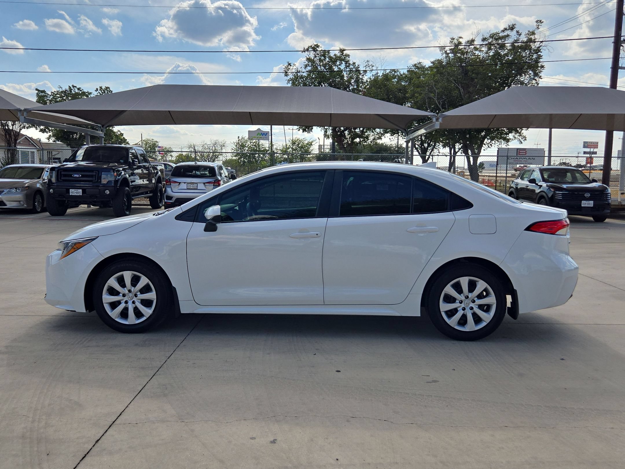 Used 2025 Toyota Corolla LE FWD image 6