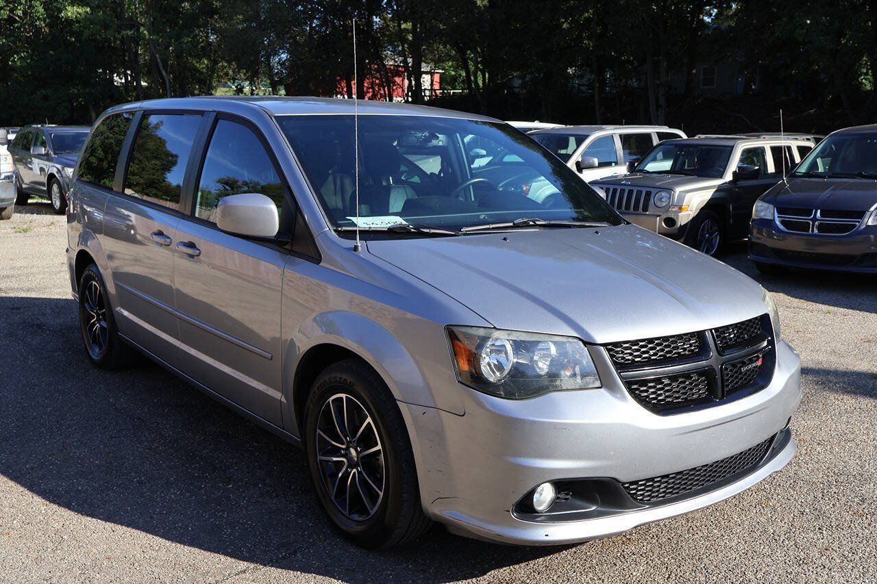 Used 2016 Dodge Grand Caravan SXT FWD image 1