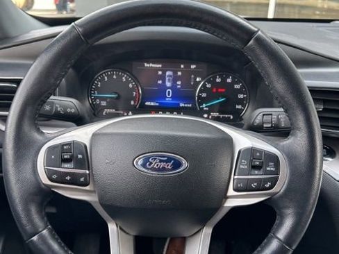 Used 2023 Ford Explorer XLT w/ Equipment Group 202A AWD/4WD image 19