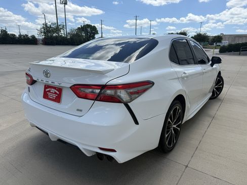 Used 2018 Toyota Camry SE FWD image 7