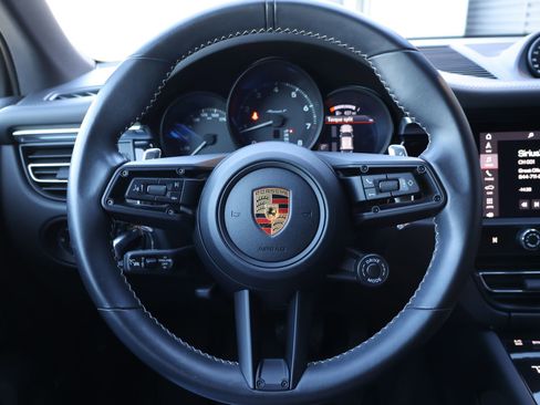 Used 2023 Porsche Macan Turbo image 15