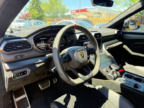 Used 2023 Lamborghini Urus Performante AWD/4WD image 14