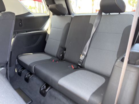 Used 2021 Chevrolet Traverse LS FWD image 20