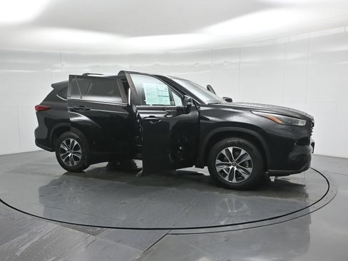 Used 2023 Toyota Highlander XLE image 37