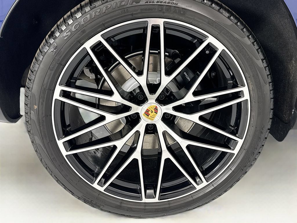 Used 2026 Porsche Macan AWD/4WD image 33