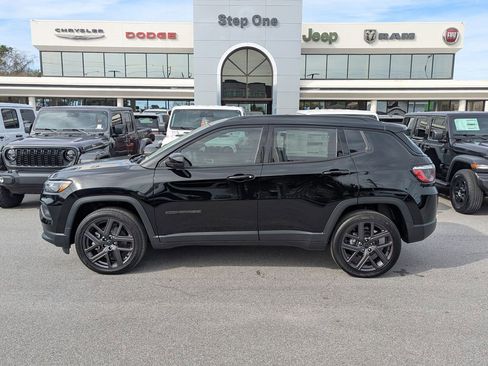 New 2026 Jeep Compass Latitude image 8