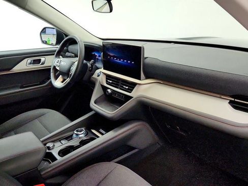 Used 2025 Ford Explorer Active AWD/4WD image 27