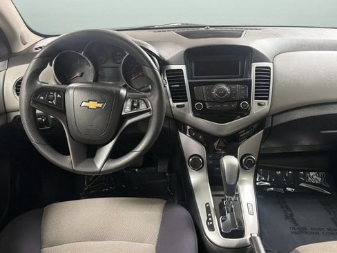 Used 2013 Chevrolet Cruze LS FWD image 11