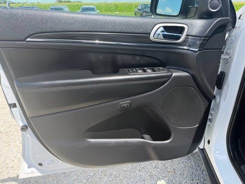 Used 2022 Jeep Grand Cherokee Limited AWD/4WD image 9