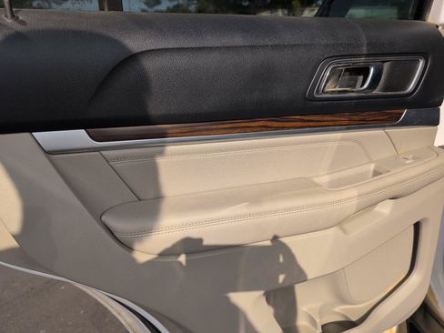 Used 2018 Ford Explorer Limited w/ Ford Safe & Smart Package FWD image 33