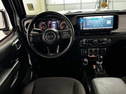 Used 2024 Jeep Gladiator Sport AWD/4WD image 12