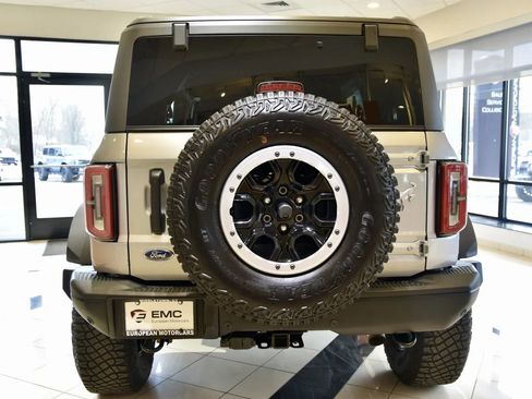 Used 2023 Ford Bronco Badlands image 5