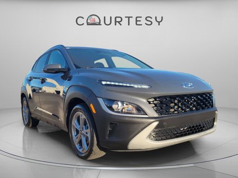 Certified 2023 Hyundai Kona SEL w/ Convenience Package image 4