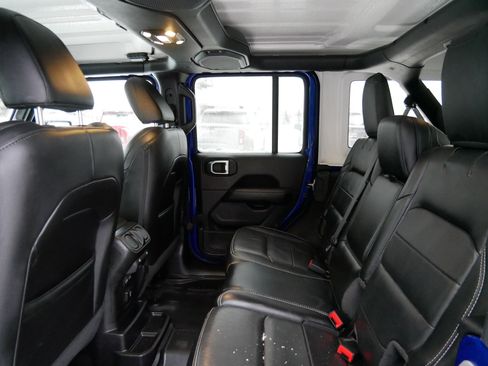 Used 2020 Jeep Wrangler Unlimited Sahara image 10