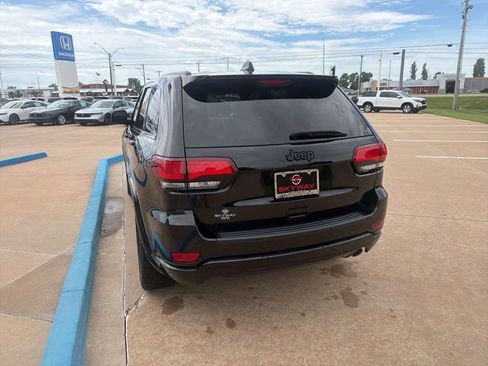 Used 2020 Jeep Grand Cherokee Altitude RWD image 9
