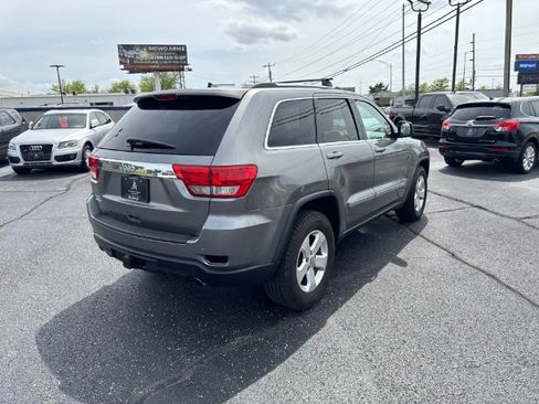 Used 2013 Jeep Grand Cherokee Laredo AWD/4WD image 3