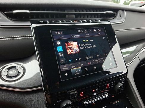 Used 2022 Jeep Grand Cherokee L Laredo w/ Luxury Tech Group I image 17