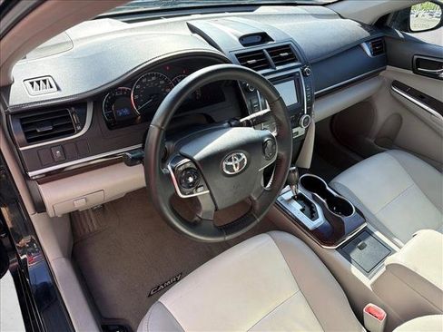 Used 2012 Toyota Camry XLE w/ Leather Pkg FWD image 13