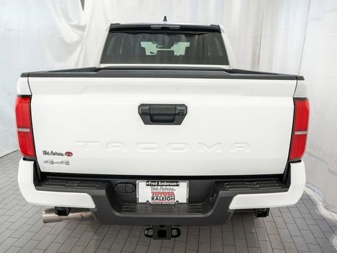 Used 2025 Toyota Tacoma SR5 image 4