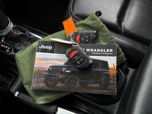 Used 2021 Jeep Wrangler Unlimited Sahara w/ Uconnect 4C Nav & Sound Group AWD/4WD image 5