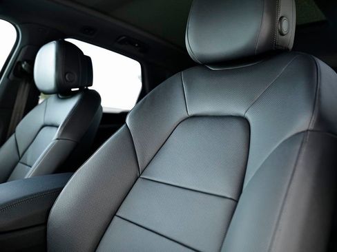Certified 2026 Porsche Cayenne E-Hybrid AWD/4WD image 25