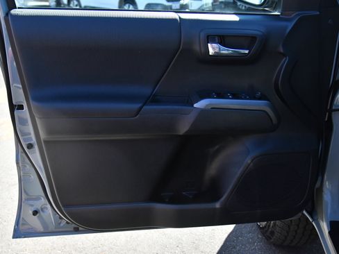 Used 2023 Toyota Tacoma TRD Off-Road w/ Black Out Package (TMS) AWD/4WD image 14