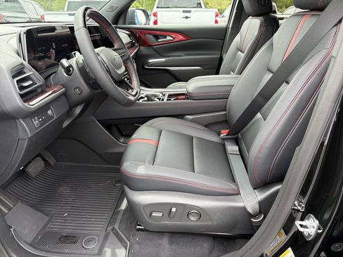New 2026 Chevrolet Traverse RS w/ LPO, Floor Liner Package FWD image 9