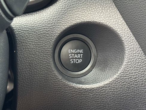 Used 2025 Toyota Corolla Cross XLE image 18