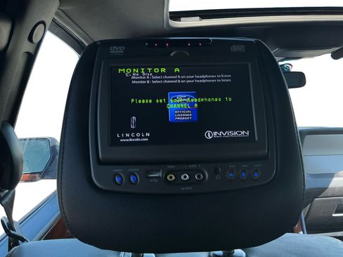 Used 2012 Lincoln Navigator L 4WD image 16