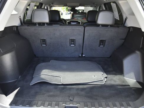 Used 2023 GMC Terrain SLT w/ Tech Package FWD image 29