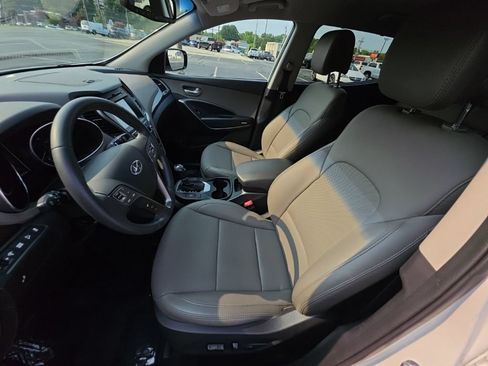 Used 2017 Hyundai Santa Fe Sport FWD image 17